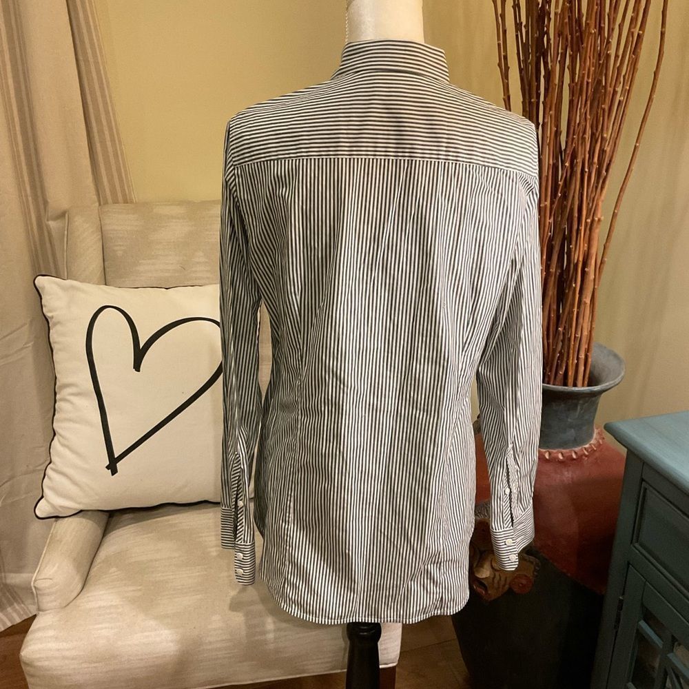 J.Crew button down shirt 🤍 - Picture 3 of 5